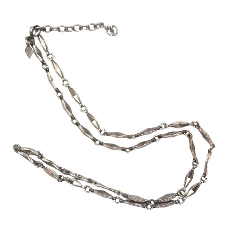 Sarah Coventry Canada Silvertone Diamond Shaped Links Necklace